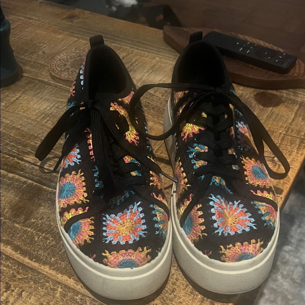 Colorful Embroidered Women's Sneakers